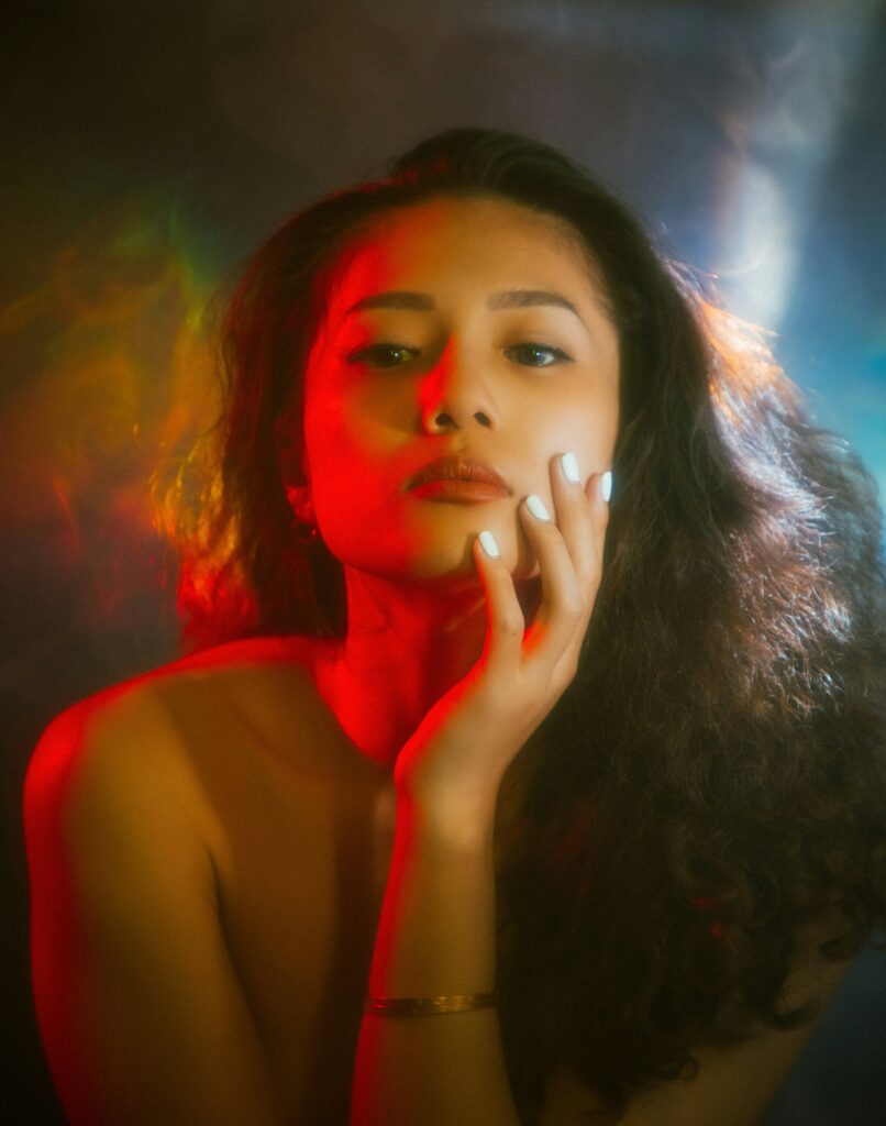 Niacinamide or Vitamin C? A science-backed guide on which ingredient suits your skin best—and why they can work better together.