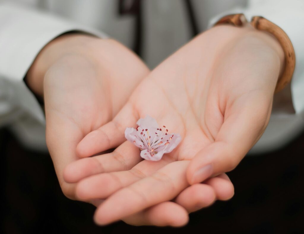 Self-esteem is a big concept, so it helps to break it down. In skincare research, scientists usually look at things like confidence, body image, wellbeing, and quality of life. If your skin feels irritated or uncomfortable all day, you tend to notice it more. You may touch it more, worry about it more, and feel less comfortable in your appearance. When your skin feels calmer, some of that constant checking and thinking often fades.

This does not only apply to severe skin problems. Small but repeated discomfort can still affect your day. Skin that feels tight after washing, flakes under makeup, or stings when you apply products can become a constant distraction. A moisturiser helps when it reduces those repeated problems. First the skin feels better. Then, quite often, you feel better in yourself too.