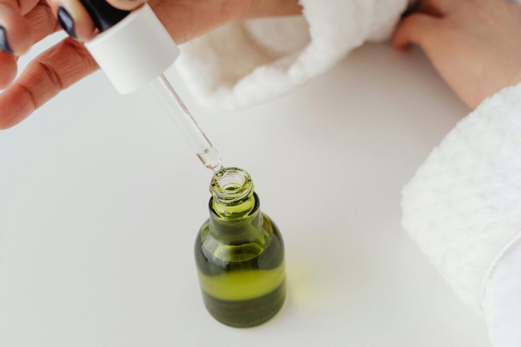 Put one drop of a new L-ascorbic acid serum on white tissue and take a photo. If it looks much darker a few weeks later, the formula has aged.
